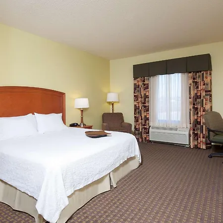 Hampton Inn Macomb-2