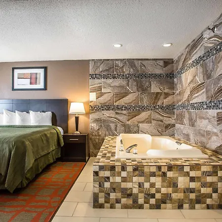 Quality Inn & Suites West Bend-3