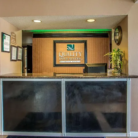 Quality Inn & Suites West Bend-2