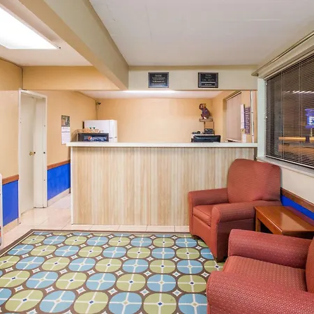 Travelodge By Wyndham Great Bend-3