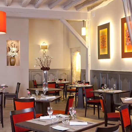 Hôtel Aux Vieux Remparts, The Originals Relais-2