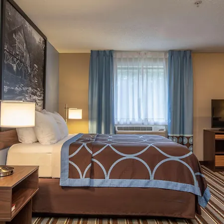 Super 8 By Wyndham Steubenville-3
