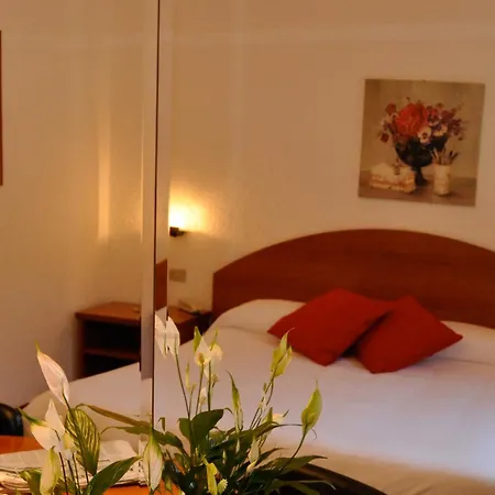 Golf Hotel-2