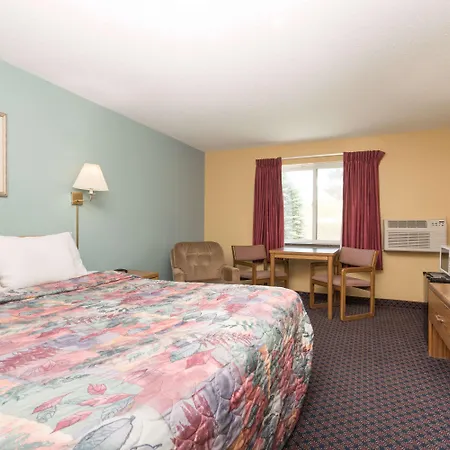 Super 8 By Wyndham Fergus Falls-2