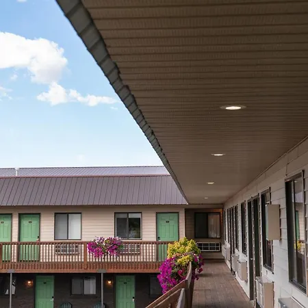 Riviera Motor Lodge-2