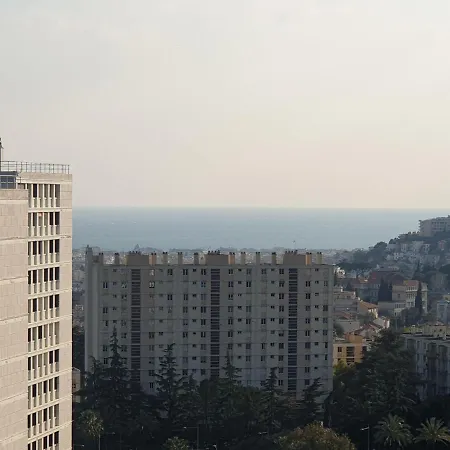 NEW CHEAP PRIVATE ROOM, KITCHEN , OVERWIEUW sea,TRAM on spot, 12 minutes from nice train station with tram , beach in 17 min tram , CHAMBRE PRIVÉE pas cher, cuisine équipée , tram sur place, APERÇU mer, 12 min de la gare de Nice avec le tram, 17 min-3
