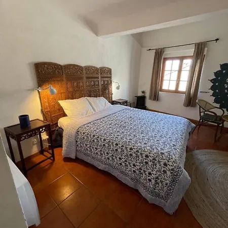 Chambres d' hôtes l'Escalo à Moutiers-Ste-Marie (04360)-2