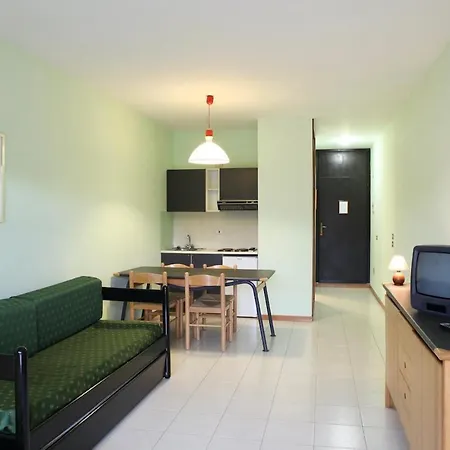 Isa - Studio 2 Beds In Residence With Swimming-Pool Bed And Bath Linen Included-3