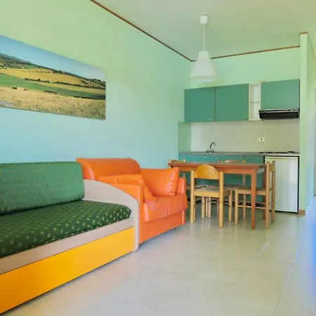 Isa-Apartment 4 Beds With Private Outdoor Space In Residence With Swimming-Pool In Marina Di Bibbona, Only 300 Meters From The Sea-2