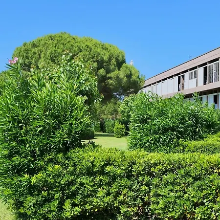 Isa-Apartment 3 Beds In Residence With Swimming-Pool Bed And Bath Linen Included-2