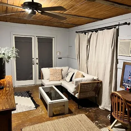 Cabin In The Oaks-2