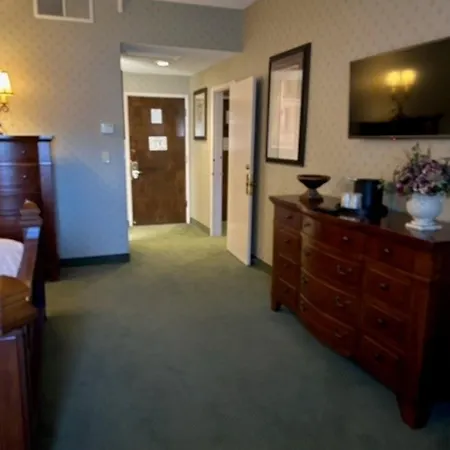 Piccadilly Inn Airport-3
