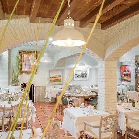 Hotel Pirineos Figueres by Pierre&Vacances-3