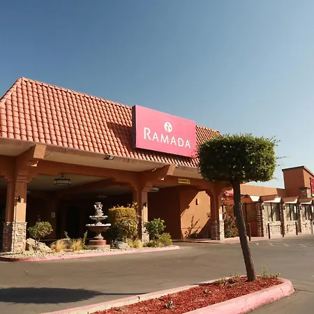 Ramada By Wyndham Fresno North-3