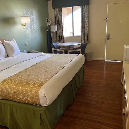 Travelodge By Wyndham Holbrook-3