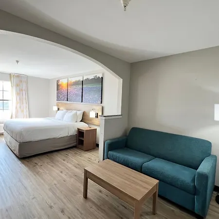 Days Inn By Wyndham Dallas Plano-2