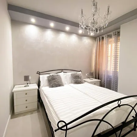 Klemi, Rooms In Old Town Dolomia Best Home Check In Automatico-2