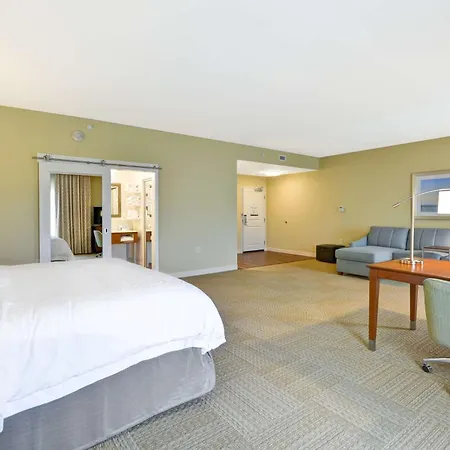 Hampton Inn & Suites Charleston Airport-3