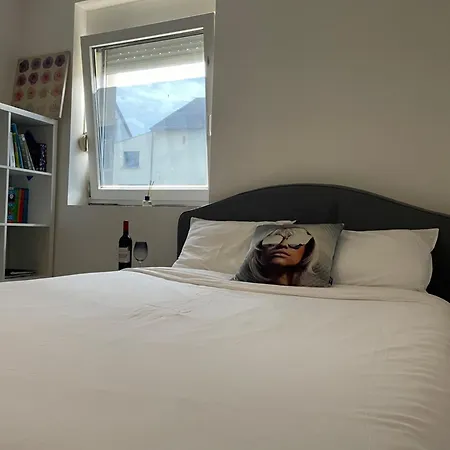 Large Room In Schuttrange Free Parking 10Mins To Airport Excellent Customer Services-2