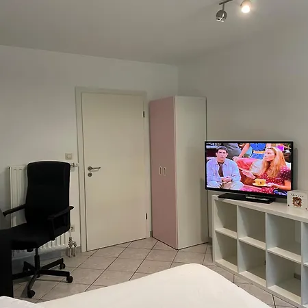 Large Room In Schuttrange Free Parking 10Mins To Airport Excellent Customer Services-3