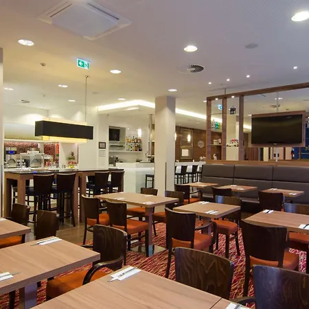 Hampton By Hilton Nuernberg City Center-3