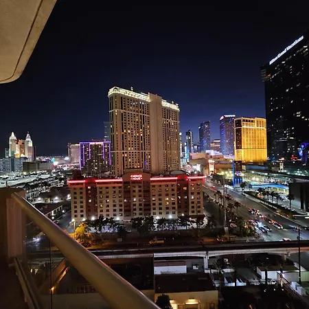 Strip & Sphere View - Separate Living Room - 2 Full Bath - Full Kitchen - Balcony - 900 Sqft - Mgm Signature-3