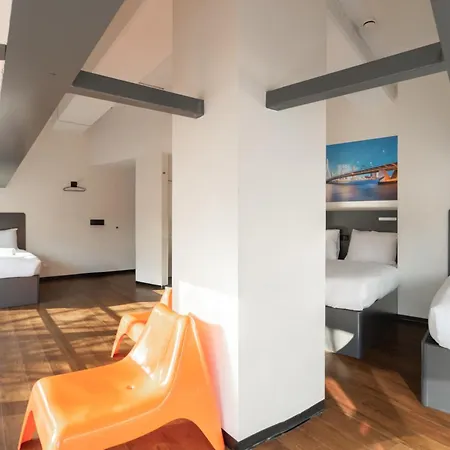 Easyhotel Rotterdam City Centre-2