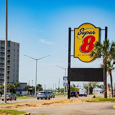 Super 8 By Wyndham Biloxi At The Beach-3