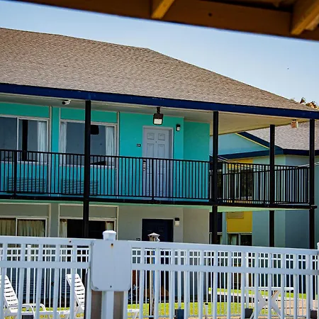Super 8 By Wyndham Biloxi At The Beach-2