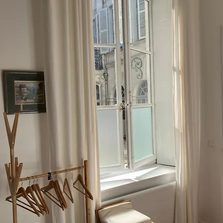 Chambre dans Hôtel Particulier 18e siècle Hyper Centre La Rochelle-3