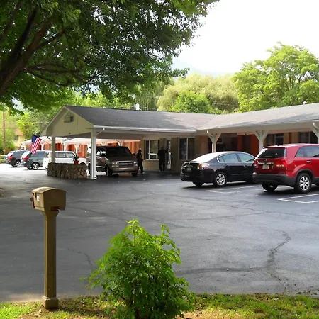 Travelowes Motel - Maggie Valley-3