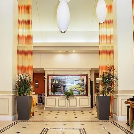 Hilton Garden Inn Oshkosh-3
