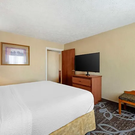 Best Western Plus Mid Nebraska Inn & Suites-3