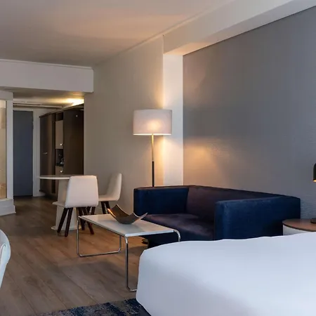 Radisson Blu Gautrain Hotel, Sandton Johannesburg-3