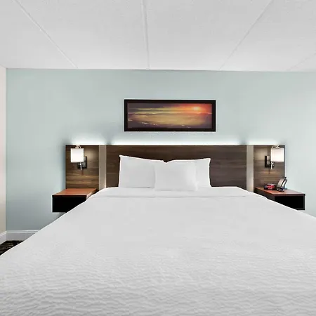 Clarion Inn & Suites Near The Leconte Center Pigeon Forge-3