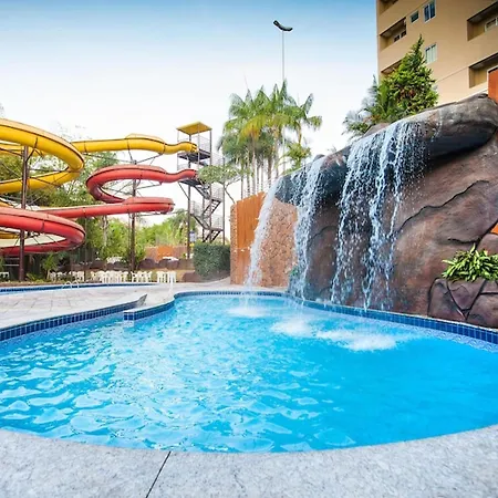 Águas Termais Naturais Piscinas Quentes 24 horas mais Acesso Incluso aos Parques Aquáticos dos Resorts Golden Dolphin Grande Hotel em Caldas Novas-3