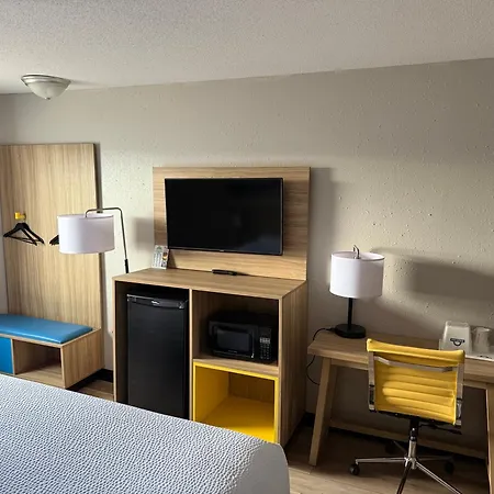 Days Inn By Wyndham Muncie -Ball State University-2