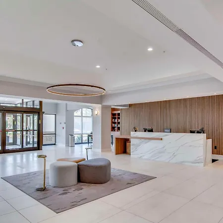 Embassy Suites By Hilton Louisville East-2