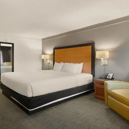Howard Johnson By Wyndham Sacramento Downtown-3