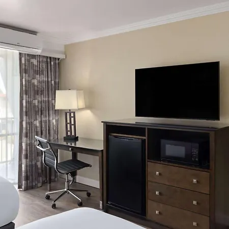 Travelodge By Wyndham Monterey Bay-3