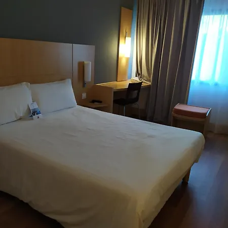Ibis Girona-2