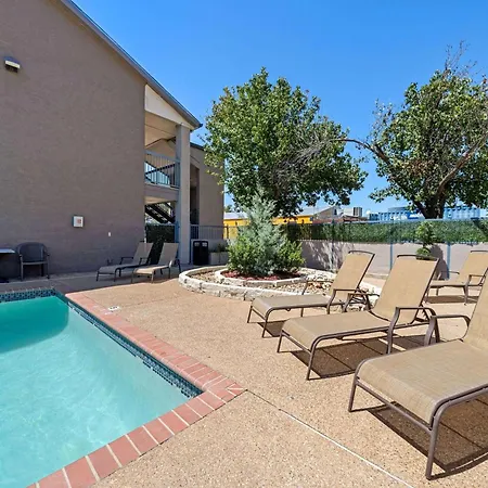 Days Inn By Wyndham Round Rock-3