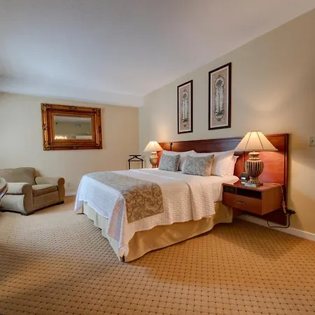 Nassau Inn-3