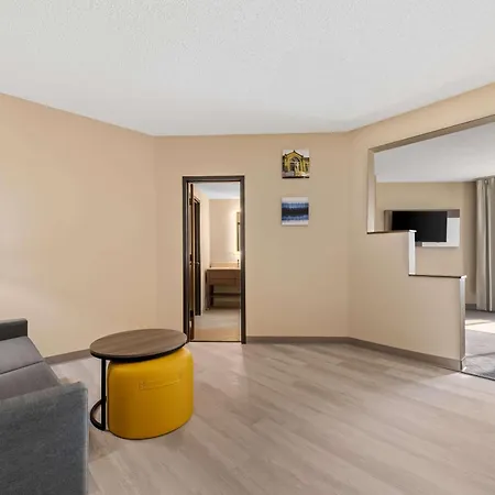 Comfort Suites Stevens Point-3