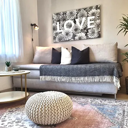 STAYaWHILE Apartment COMFORT nähe Herzzentrum, Bali Therme, Kurpark GOP, free Parking, Netflix, Boxspringbett, neues Duschbad-3