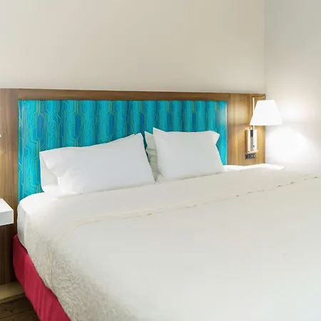 Hampton Inn Garden City-3