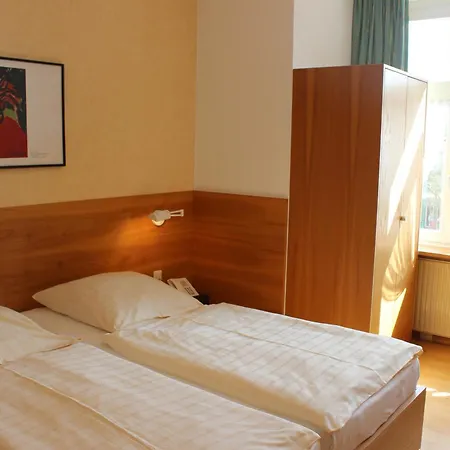 An der Persiluhr Stadt-gut-Hotel-3