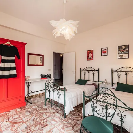 Casa Fuori Casa - aria condizionata, parcheggio auto, garage moto-3