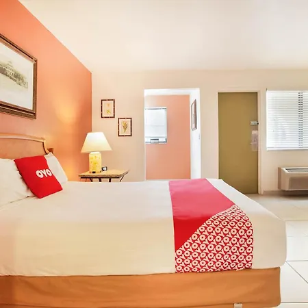 Oyo Waterfront Hotel- Cape Coral Fort Myers, Fl-2