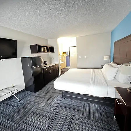 Baymont By Wyndham Marinette-3